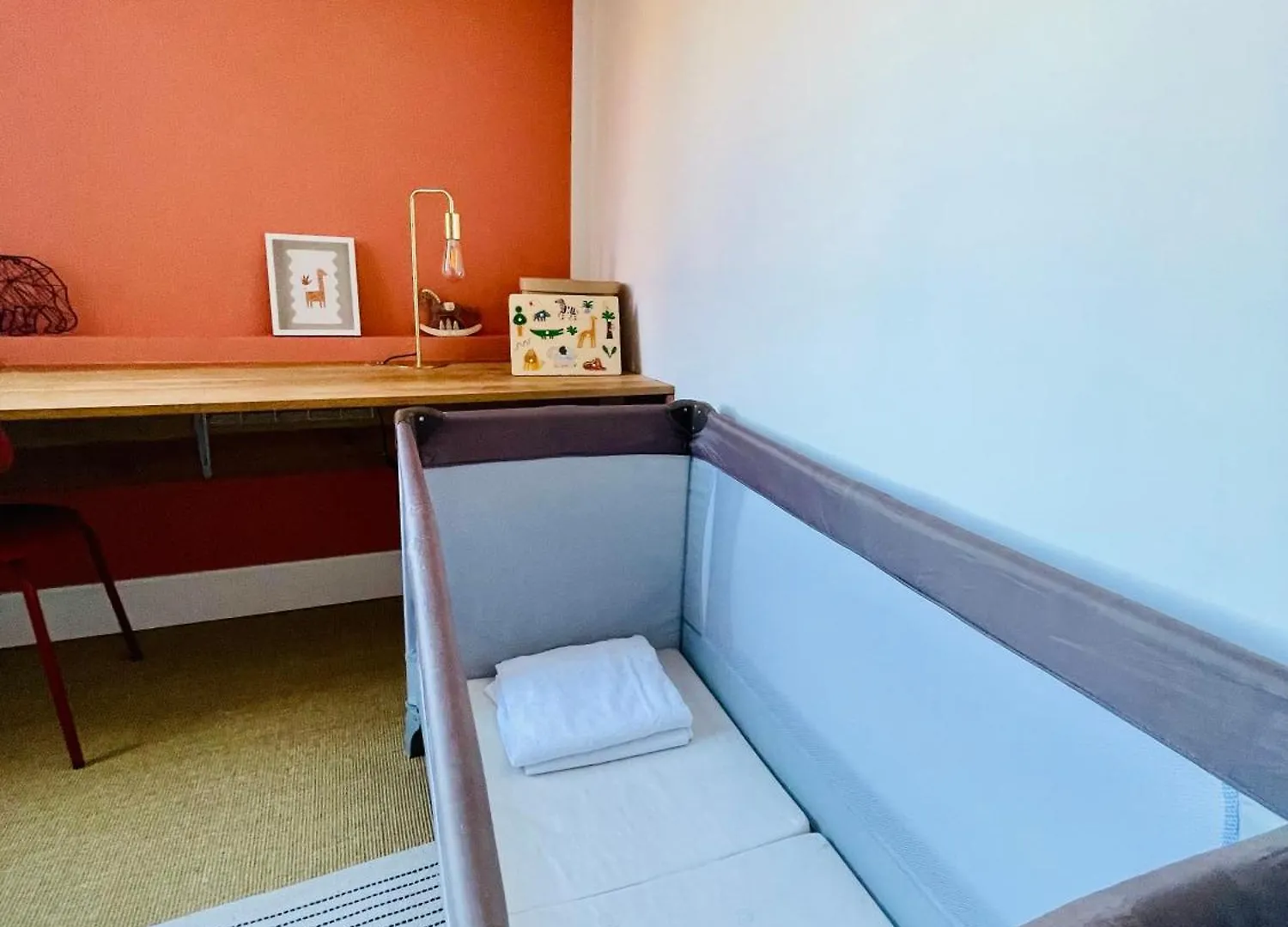 Le 52 - Appartement Haut De Gamme Plein Centre Lille - Parking 0*,  Frankrijk